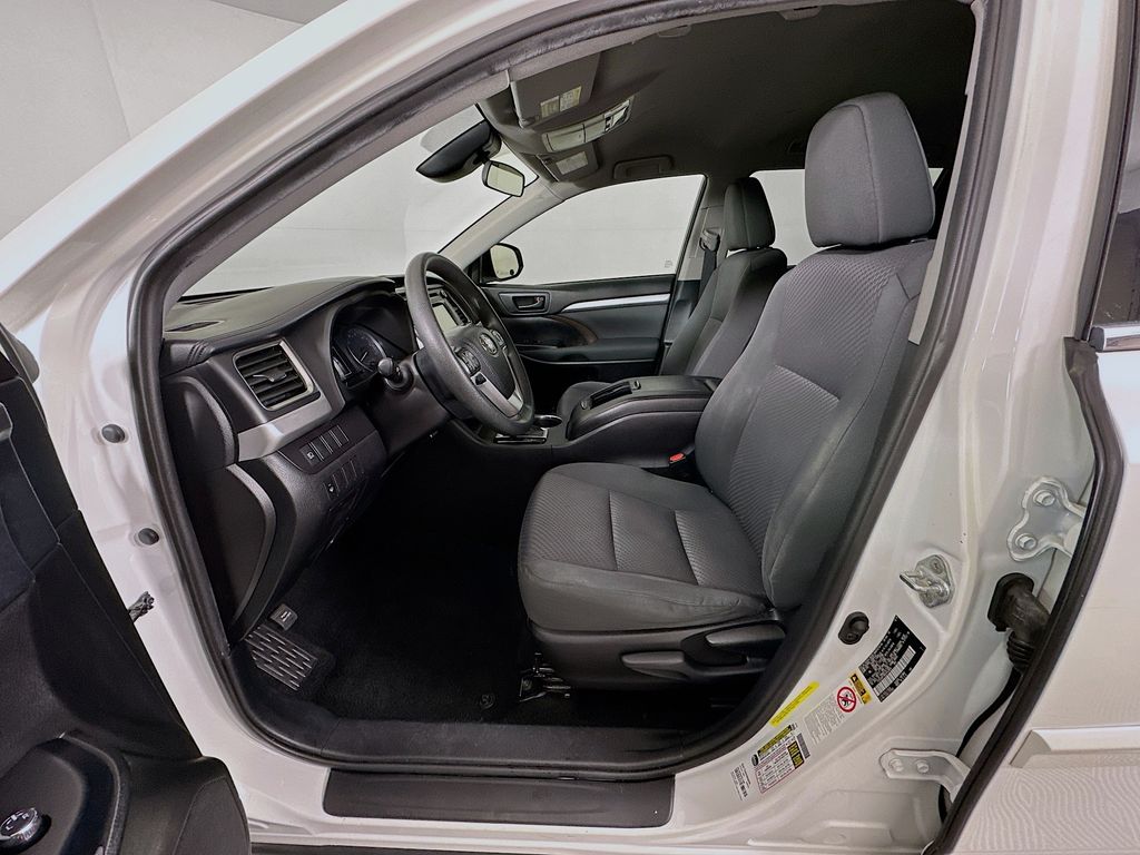 Thumbnail: 2019 Toyota Highlander - 20