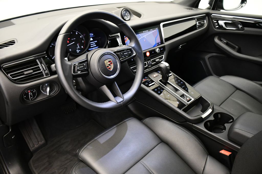 2025 Porsche Macan  4