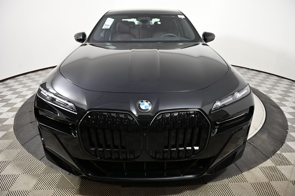 2025 BMW 7 Series 760i xDrive 8