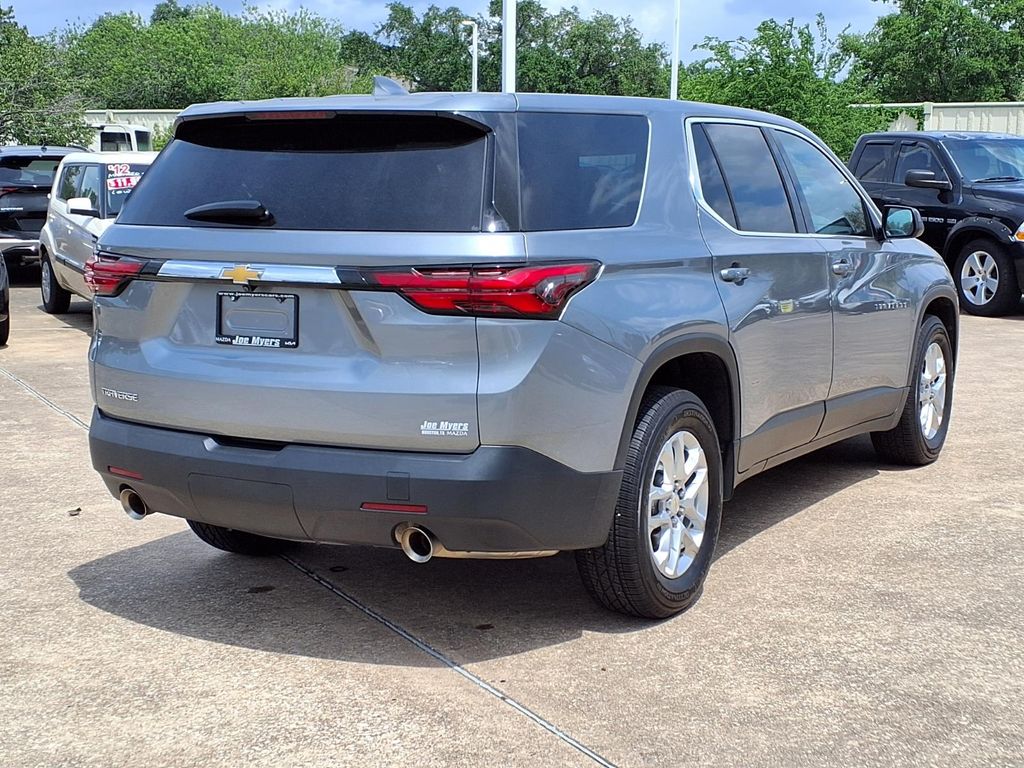2023 Chevrolet Traverse LS - 3