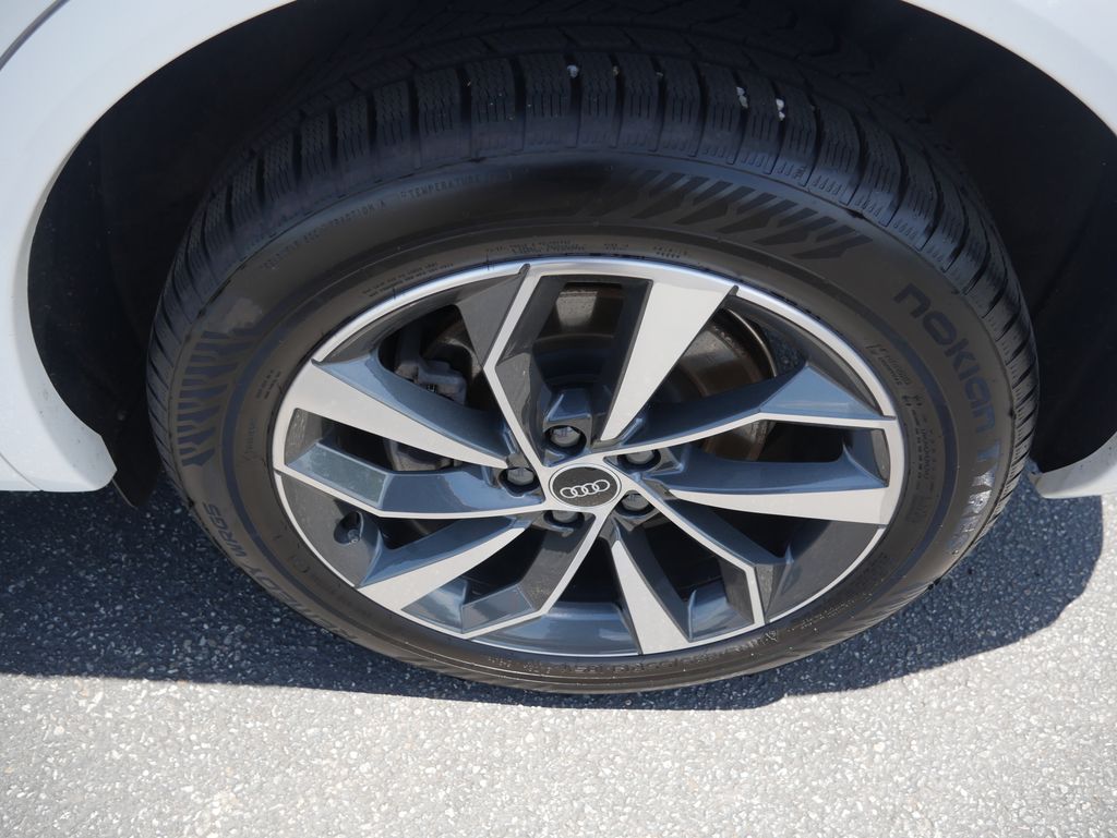Thumbnail: 2022 Audi Q5 - 12