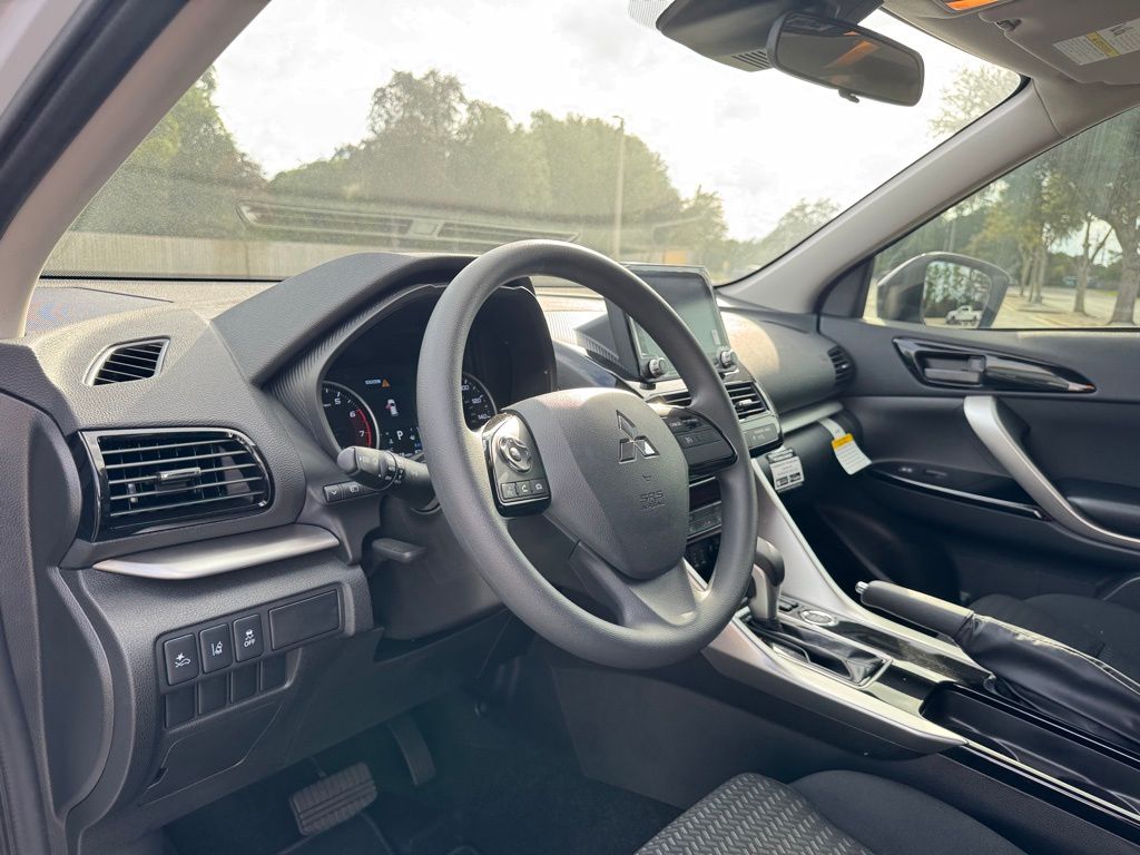 2025 Mitsubishi Eclipse Cross LE photo 22
