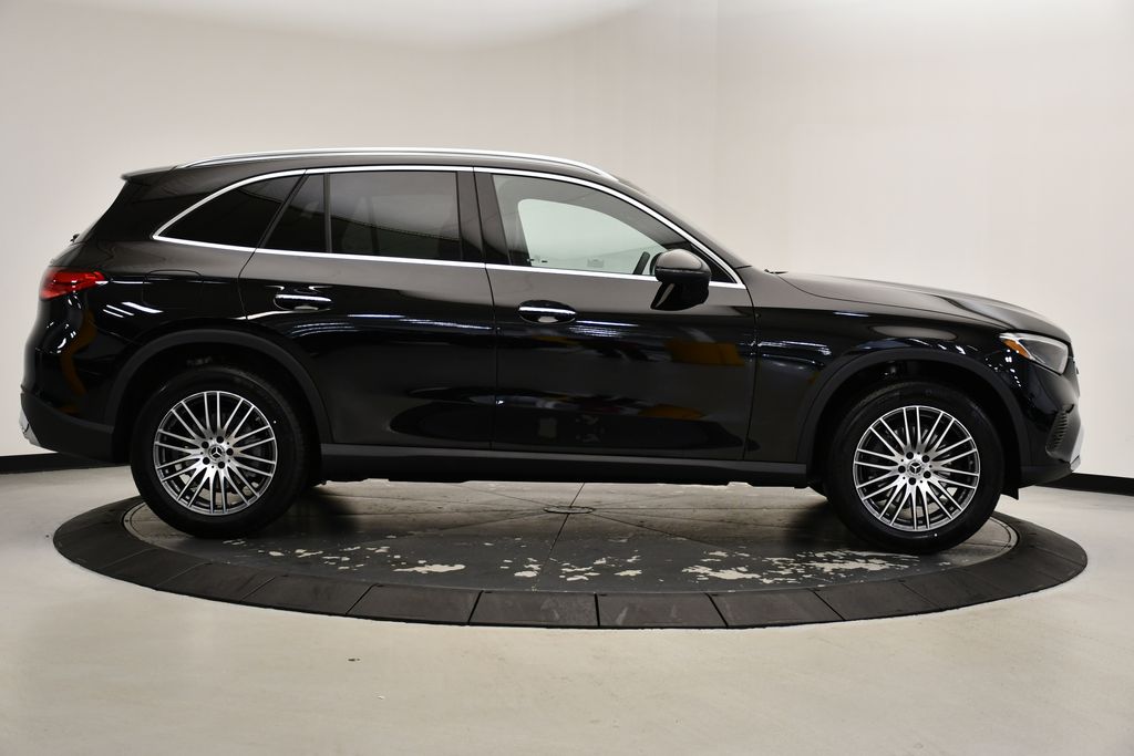 2025 Mercedes-Benz GLC 300 6