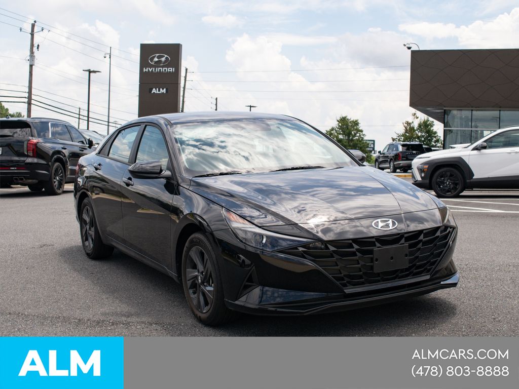 Used 2023 Black Hyundai SEL image 2