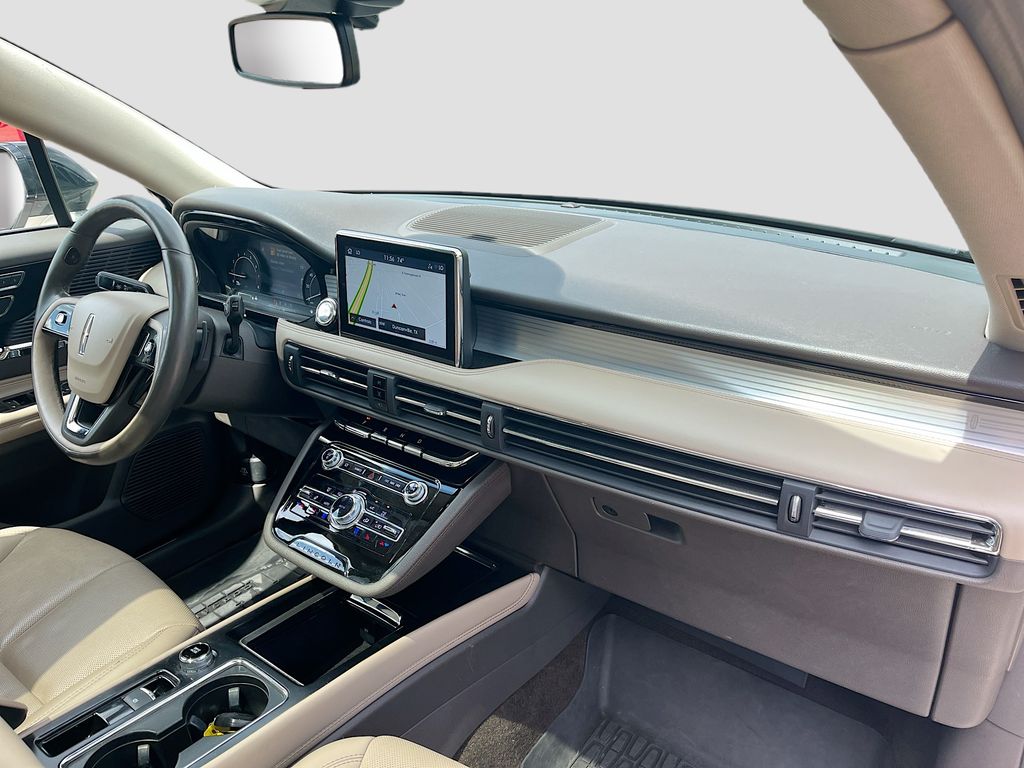 Used 2022 White Lincoln Standard image 30