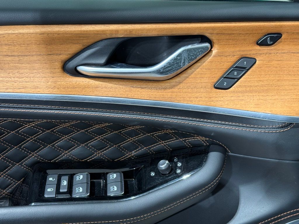 Thumbnail: 2023 Jeep Grand Cherokee L - 16