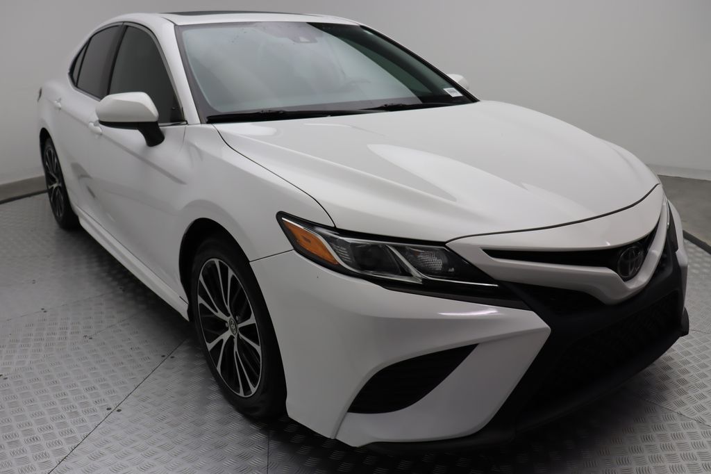 2020 Toyota Camry SE 6