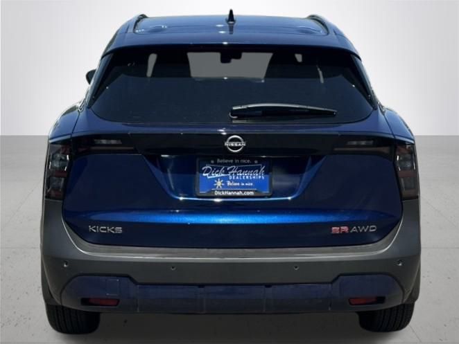2025 Nissan Kicks SR