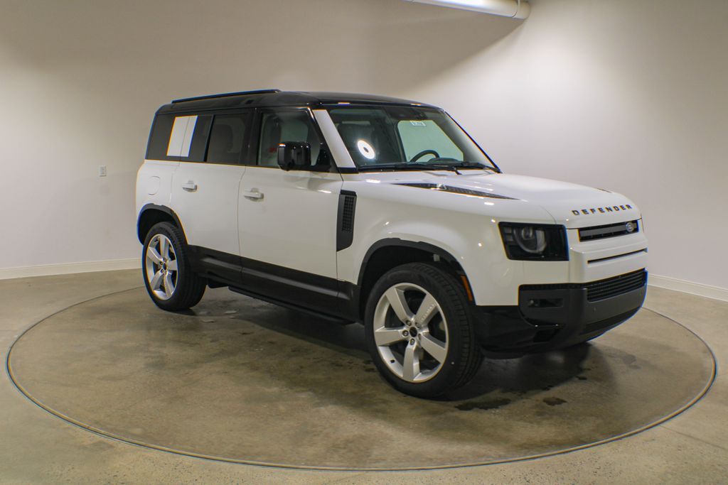 New 2026 White Land Rover X-Dynamic SE image 8