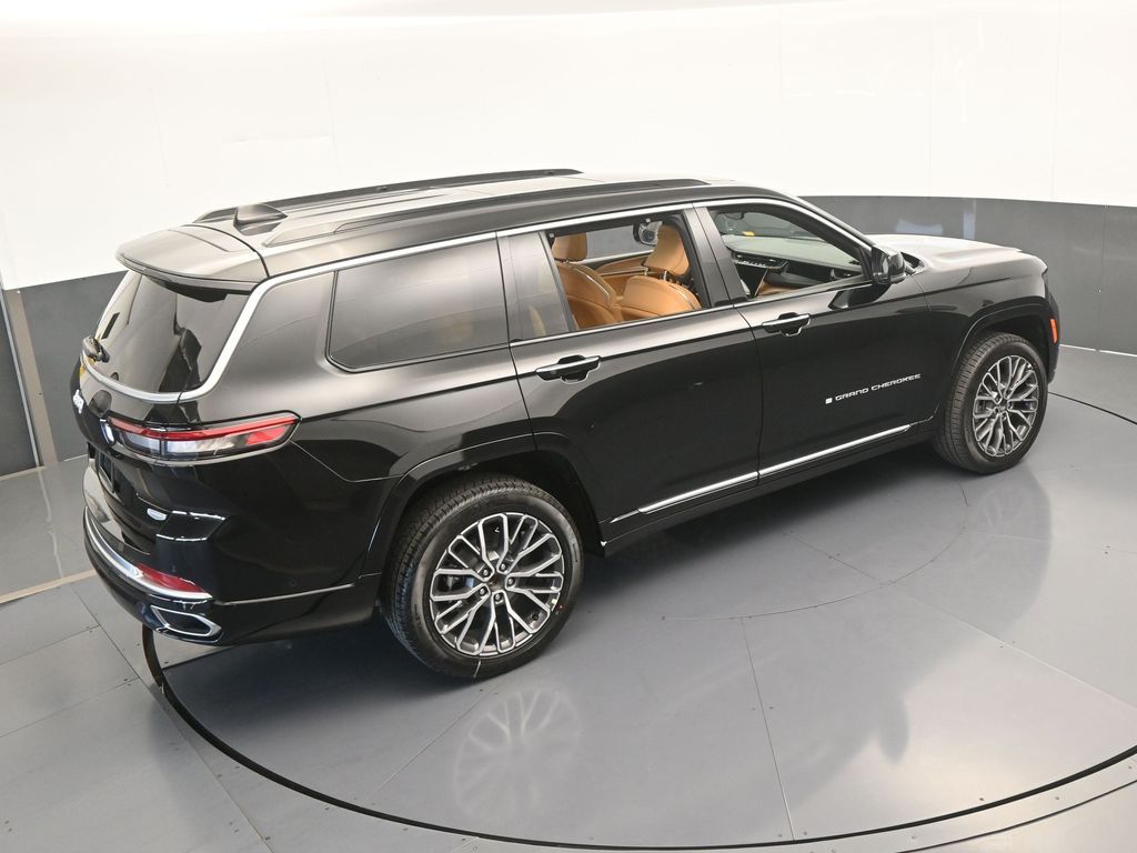 New 2025 Diamond Black Crystal Pearlcoat Jeep Summit image 51