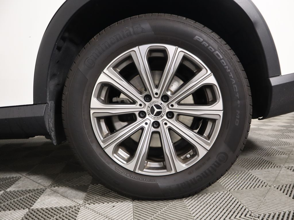 Thumbnail: 2025 Mercedes-Benz GLC - 32