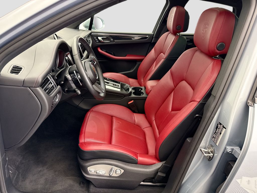 Thumbnail: 2025 Porsche Macan - 5