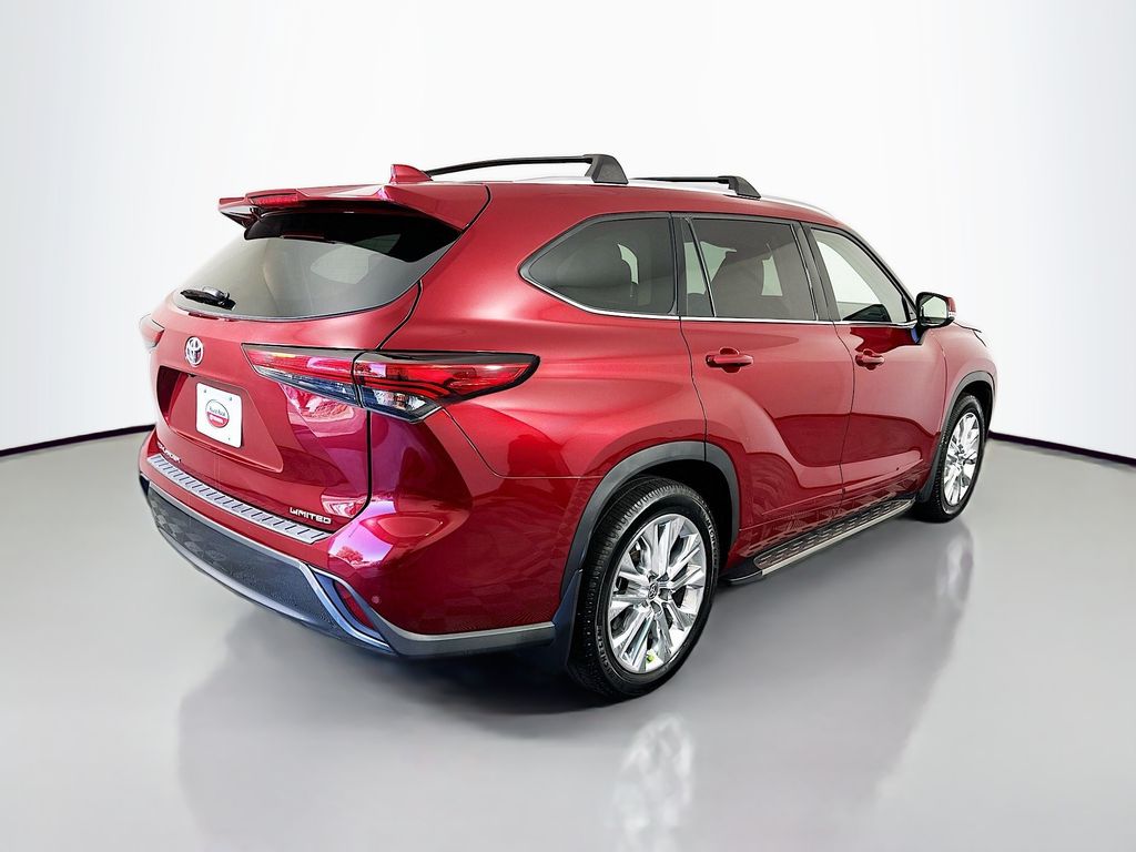 Thumbnail: 2021 Toyota Highlander - 5