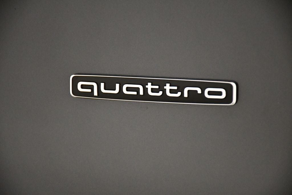 Thumbnail: 2025 Audi Q5 - 10