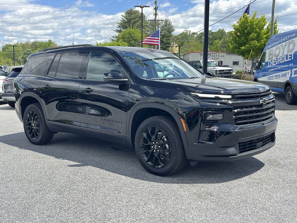 2025 Chevrolet Traverse LT photo