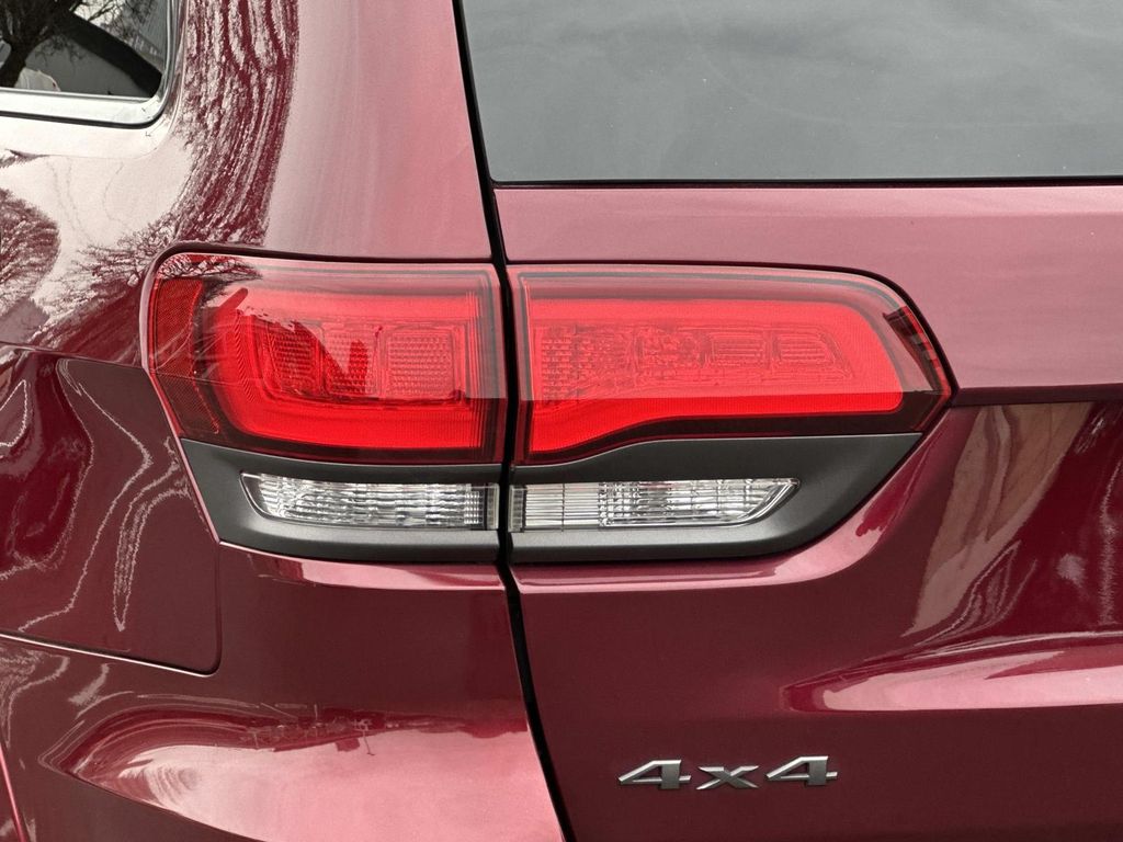 Thumbnail: 2019 Jeep Grand Cherokee - 12