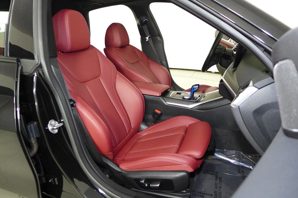 Thumbnail: 2023 BMW i4 - 19