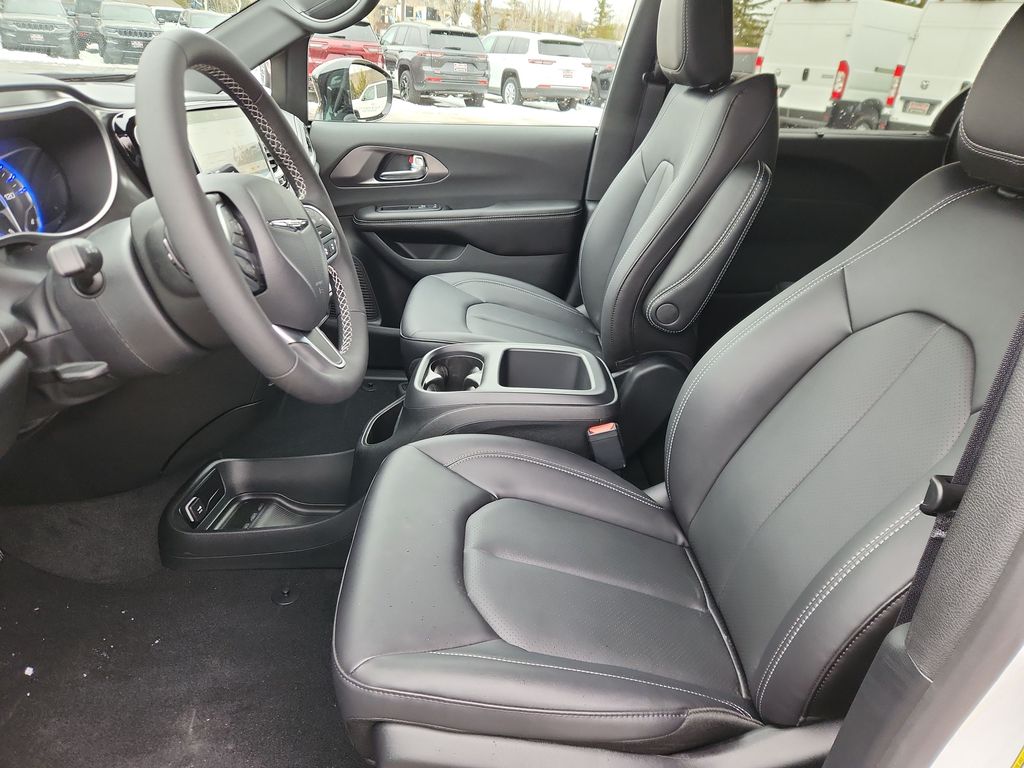 2026 Chrysler Pacifica Select - Photo 9