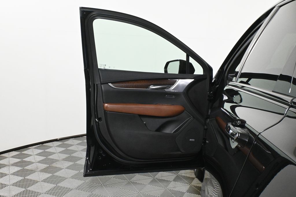 Thumbnail: 2023 Cadillac XT5 - 29