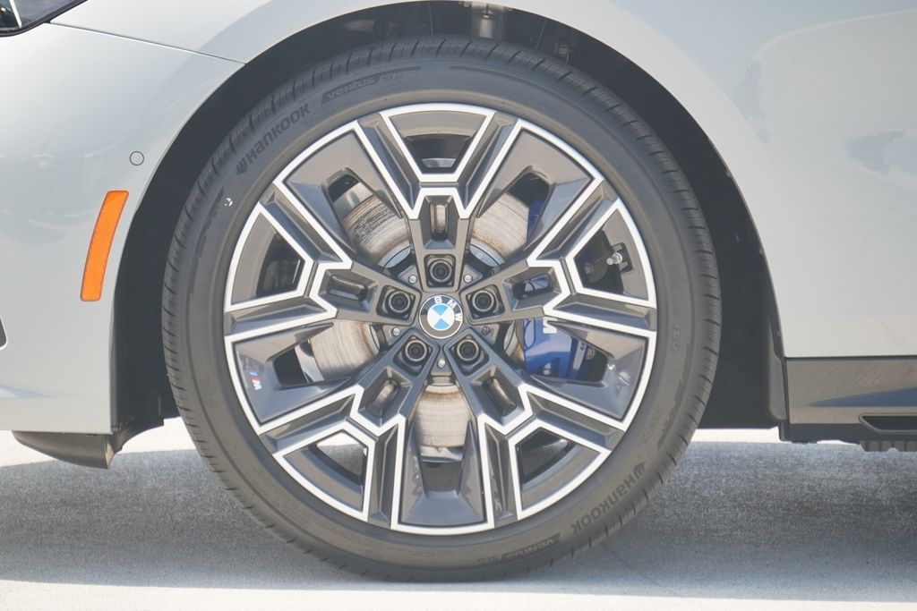 Thumbnail: 2026 BMW 5 Series - 5