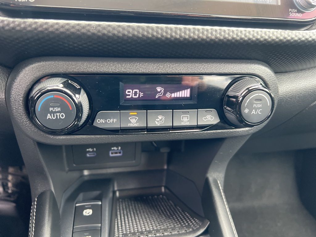 2022 Nissan Kicks SV photo