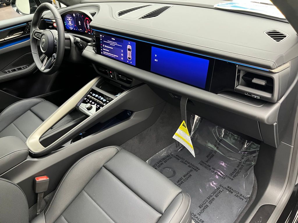 Thumbnail: 2025 Porsche Macan - 30
