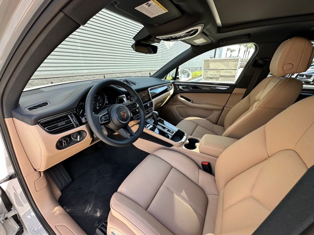 Thumbnail: 2026 Porsche Macan - 4