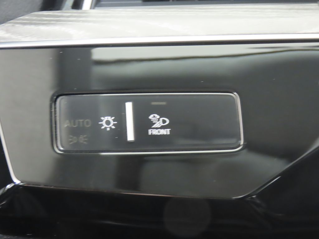 Thumbnail: 2024 Audi Q8 e-tron - 18