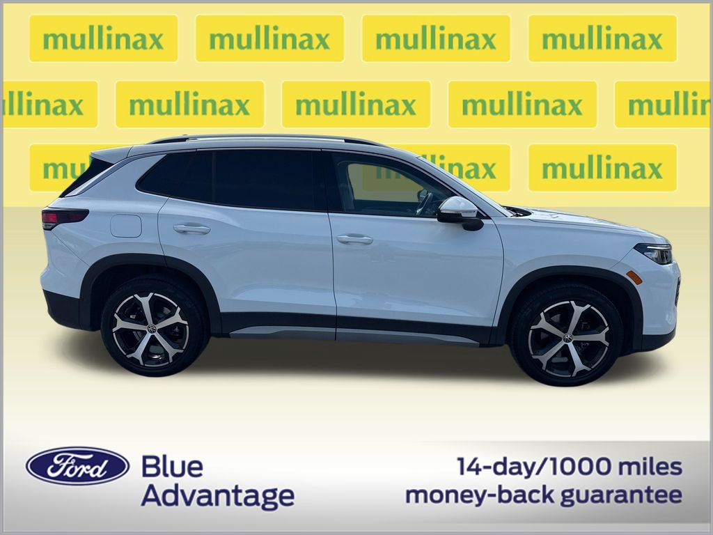 Certified Used 2025  Volkswagen 2.0T SE image 2