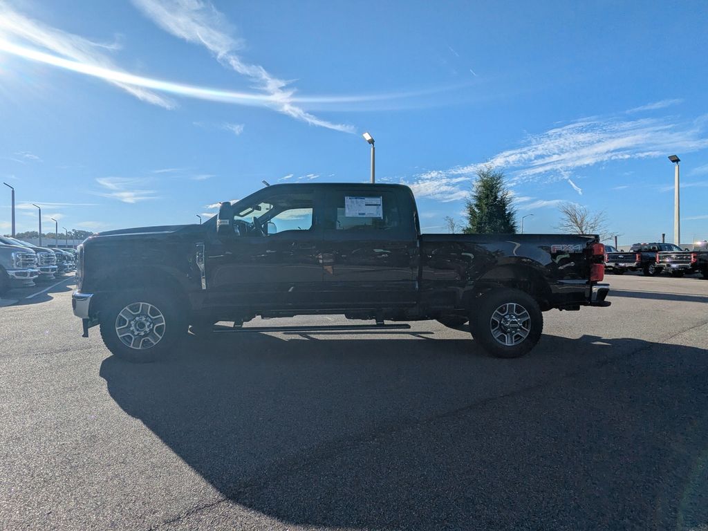 2026 Ford Super Duty F-350 SRW LARIAT