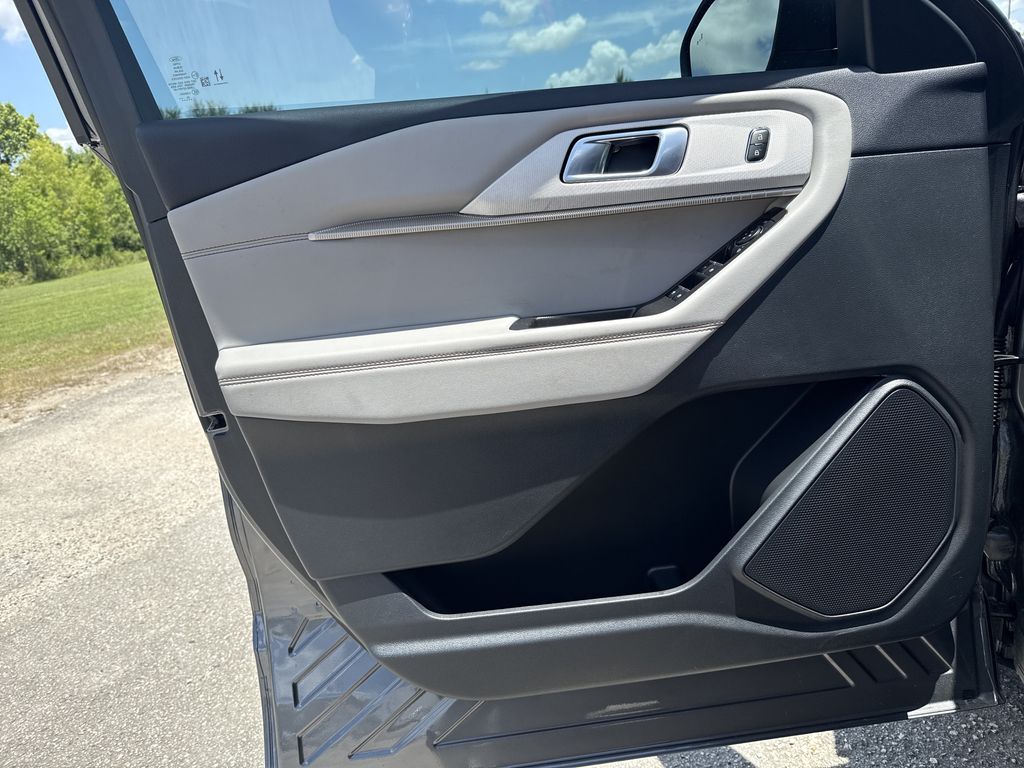 2026 Ford Explorer Active - 9