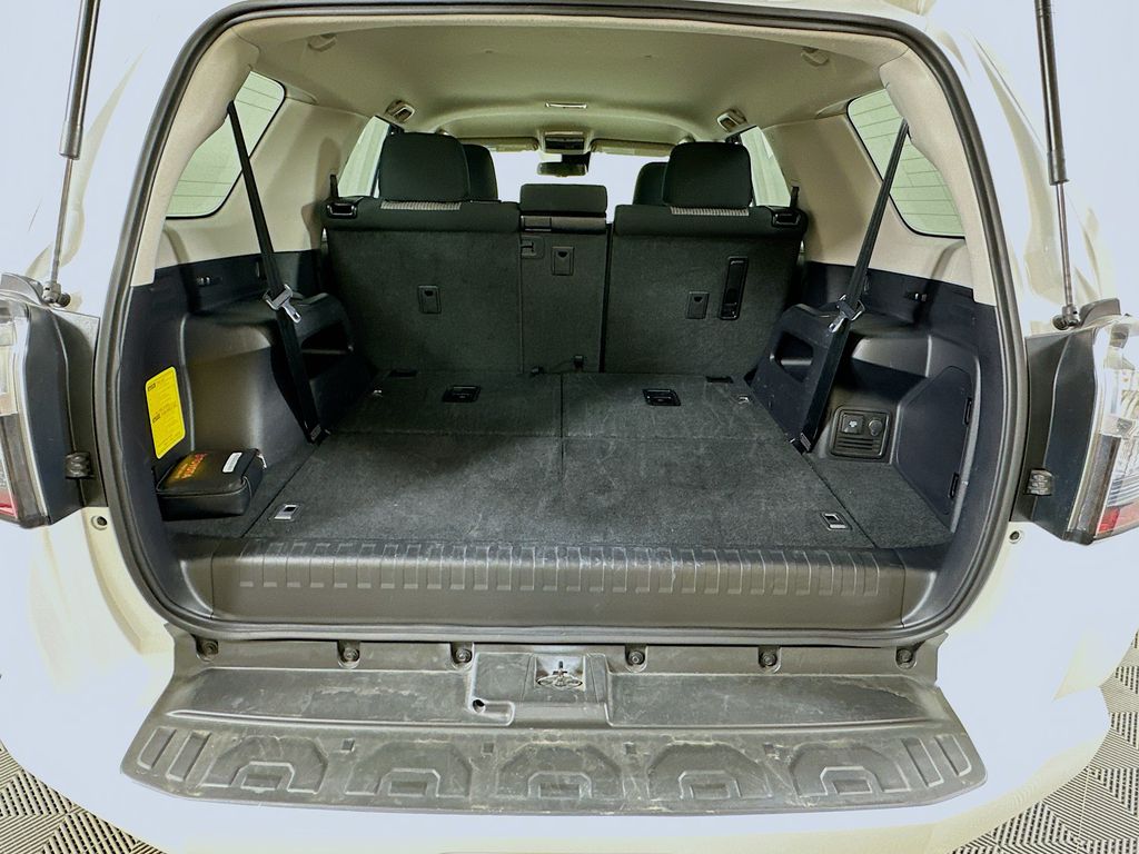 2024 Toyota 4Runner SR5 25