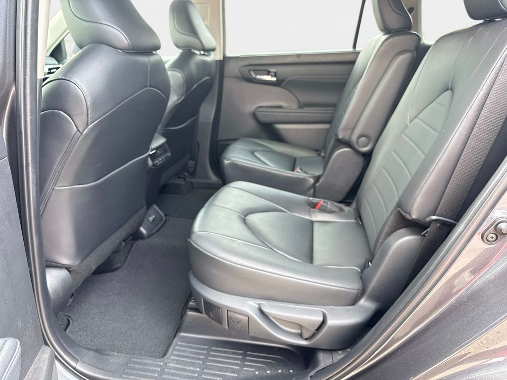 Used 2024 Toyota Highlander SUV