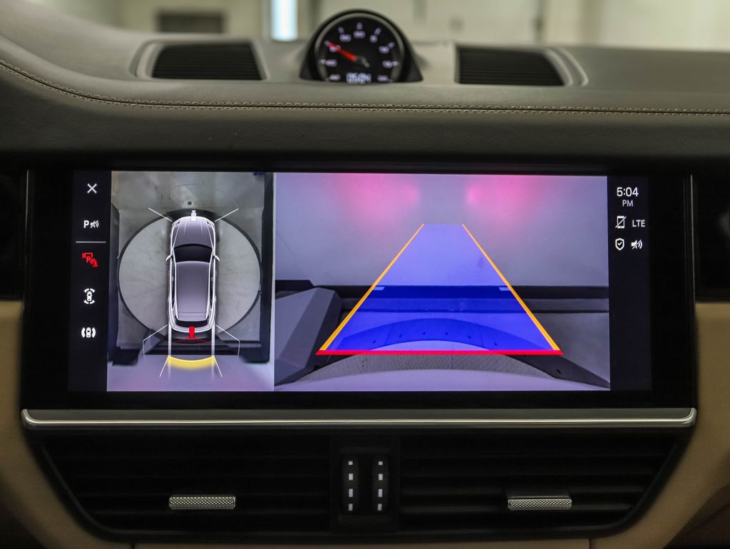 Thumbnail: 2022 Porsche Cayenne - 18