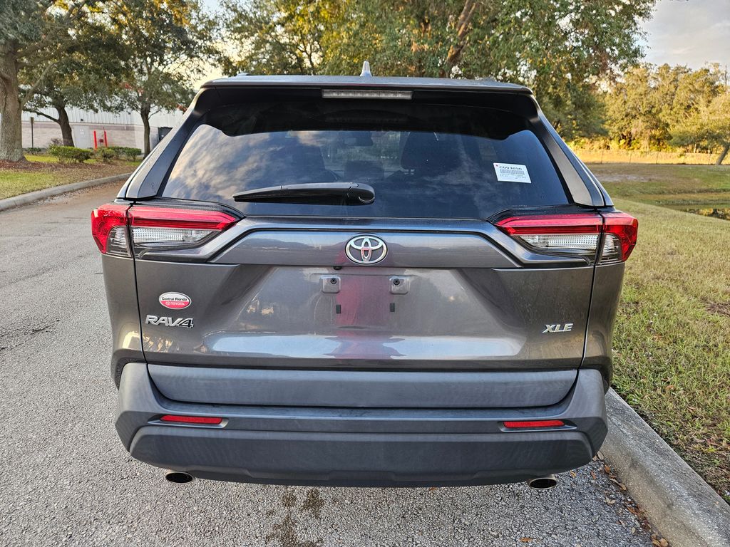 2021 Toyota RAV4 XLE 4