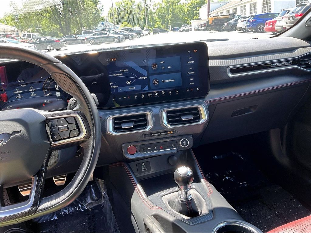 2025 Ford Mustang — photo 18