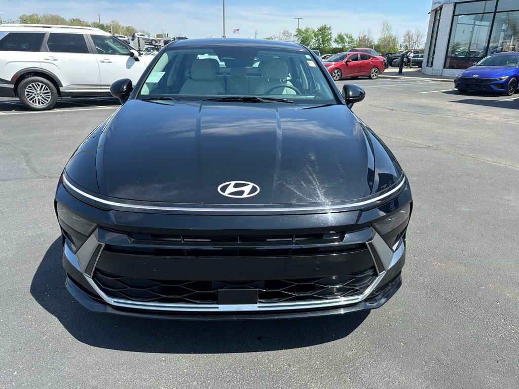 Used 2024 BLACK Hyundai SEL image 3