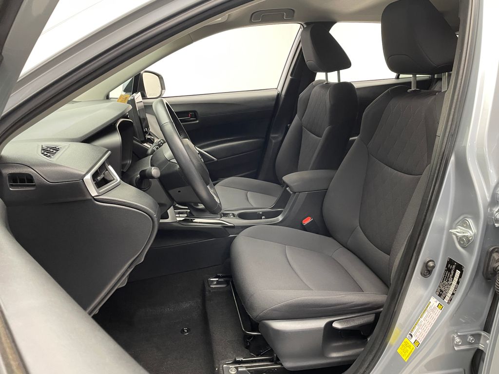 2023 Toyota Corolla Cross LE 13
