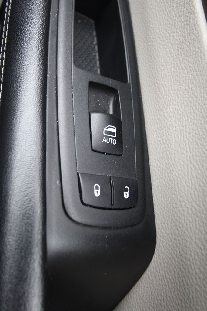 Used 2022 Chrysler Voyager Van