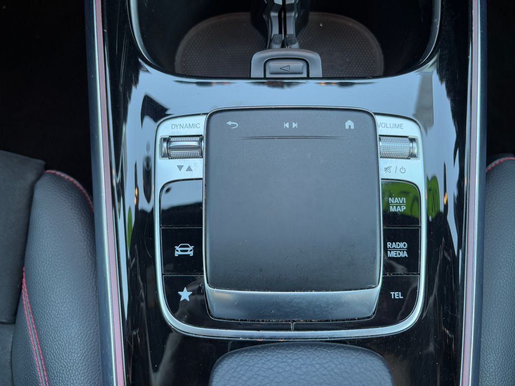 Thumbnail: 2020 Mercedes-Benz GLB - 18