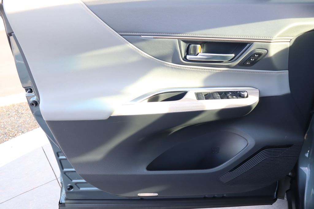 Thumbnail: 2024 Toyota Venza - 23