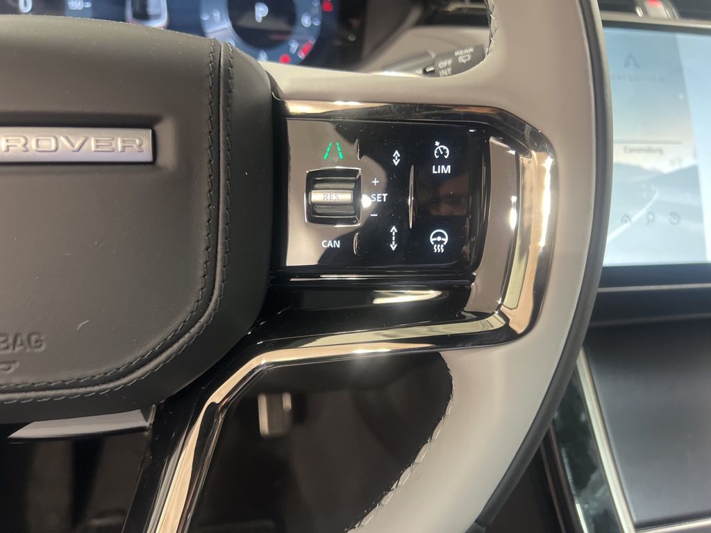 Certified Used 2026  Land Rover Dynamic SE image 13