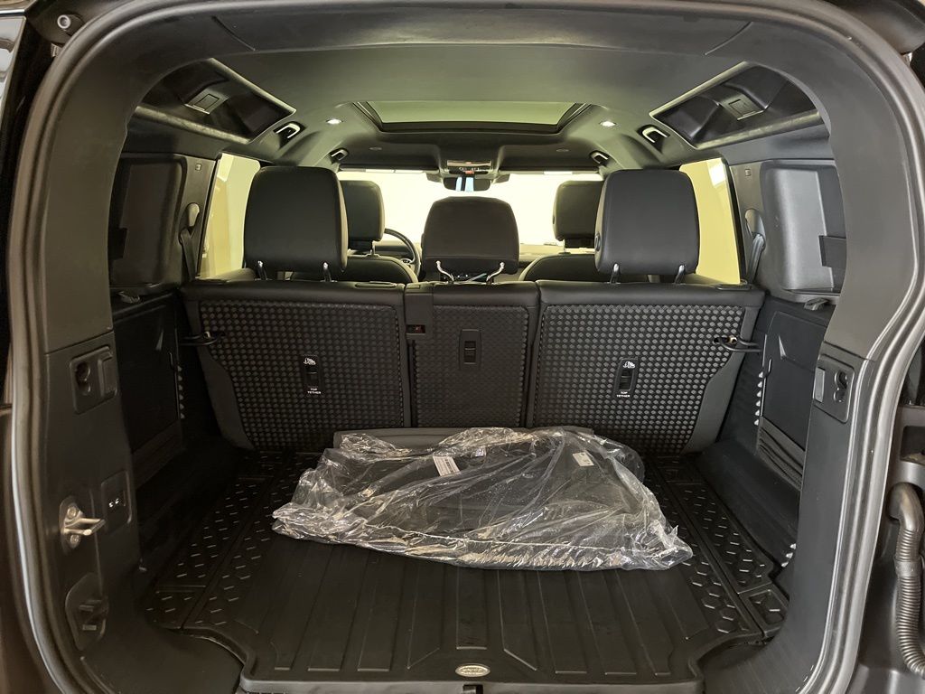 Thumbnail: 2023 Land Rover Defender - 27