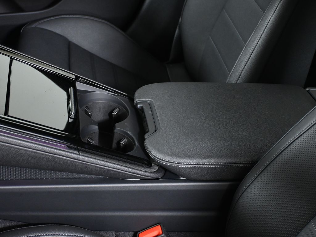 Thumbnail: 2026 Porsche Panamera - 27