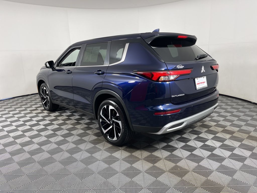 Thumbnail: 2024 Mitsubishi Outlander - 15