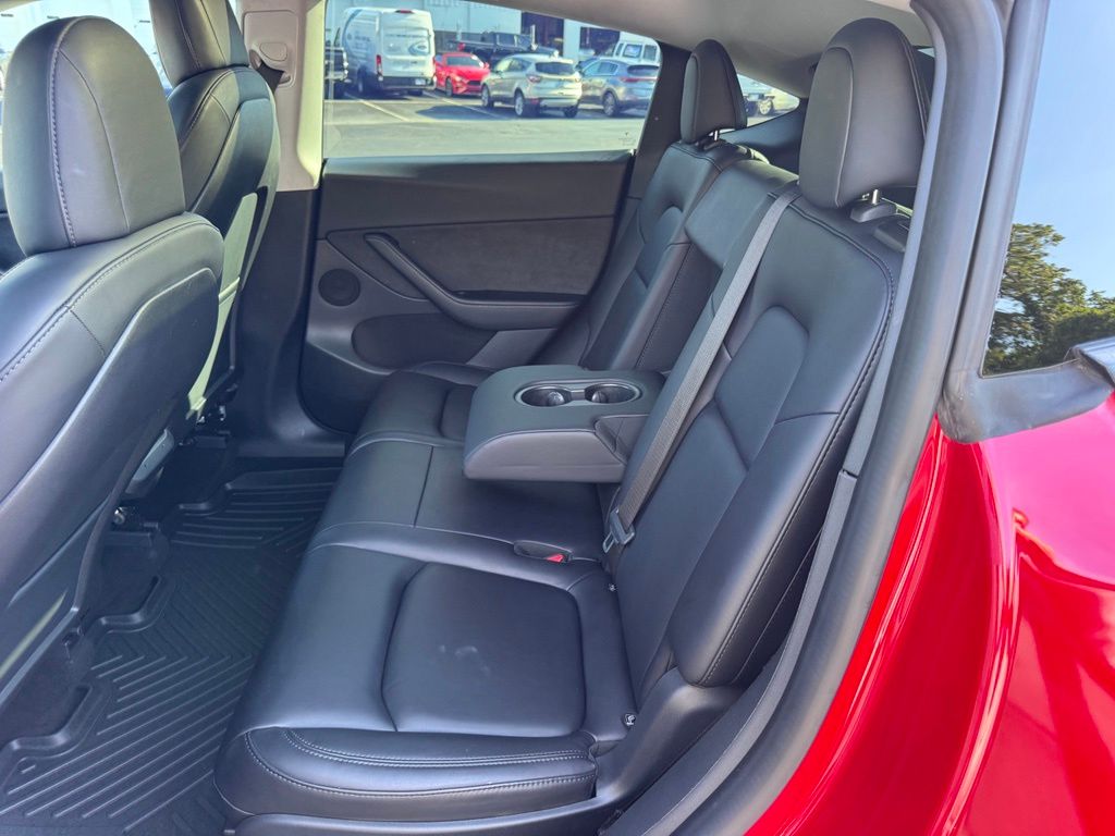 TeslaModel Y28