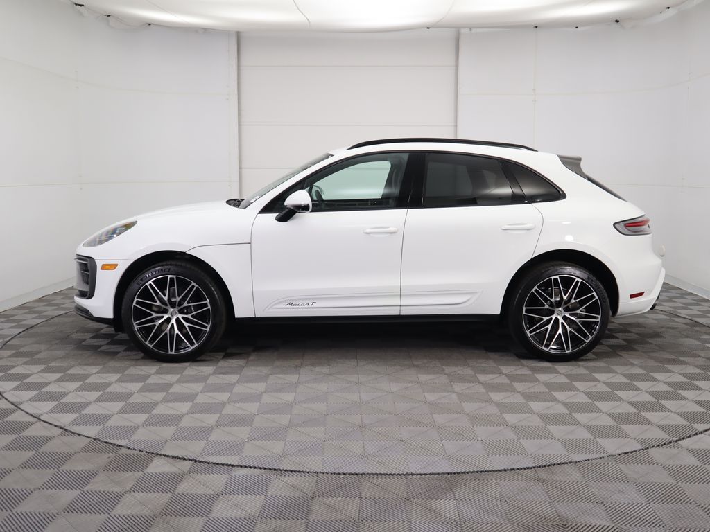 Thumbnail: 2025 Porsche Macan - 2