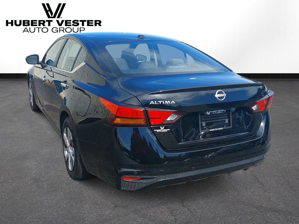 Used 2025 Nissan Altima Sedan