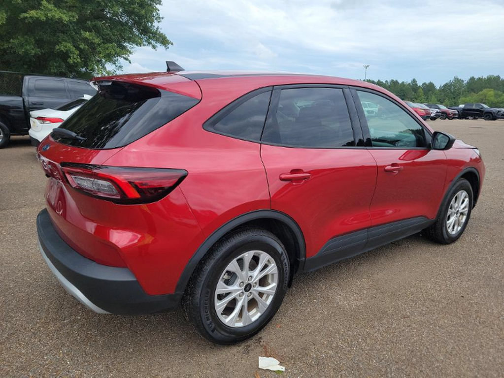 Used 2025 Red Ford Active image 4