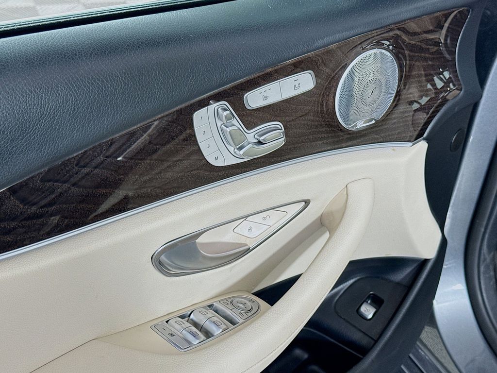 Thumbnail: 2019 Mercedes-Benz E-Class - 16